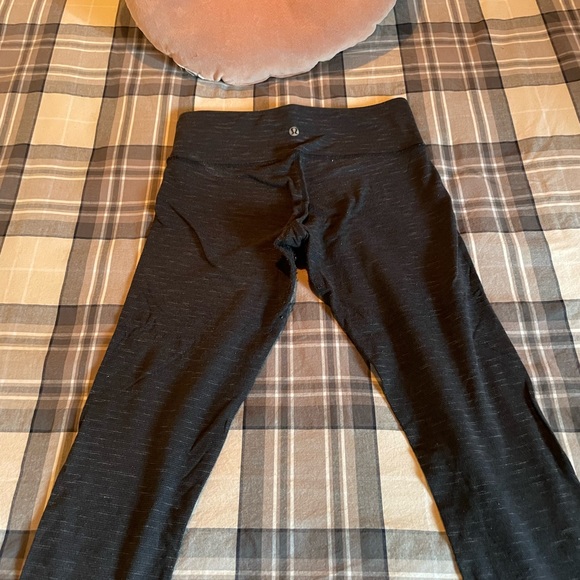 Lululemon Heathered Black Crops/Leggings - Picture 2 of 4
